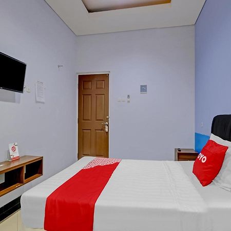 Oyo 90553 Arteri Guest House Semarang Exterior foto