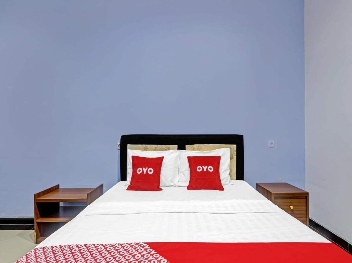 Oyo 90553 Arteri Guest House Semarang Exterior foto