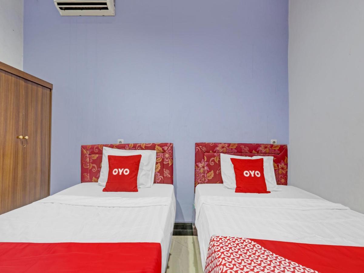 Oyo 90553 Arteri Guest House Semarang Exterior foto