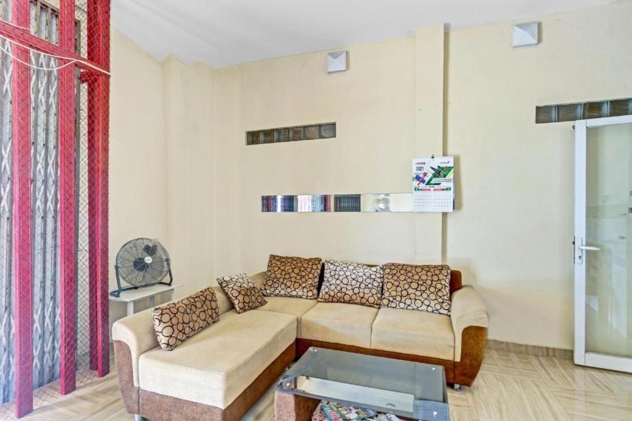 Oyo 90553 Arteri Guest House Semarang Exterior foto